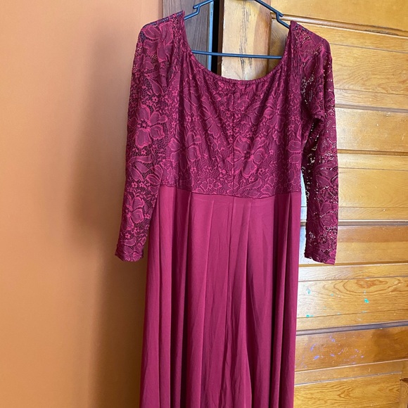 Lace sleeved maternity dress - Picture 4 of 7
